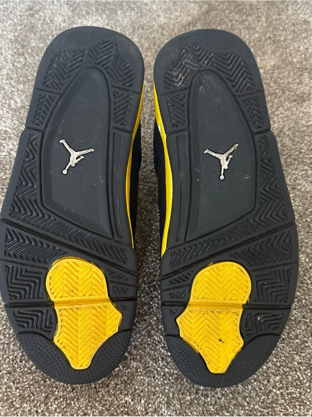 Air Jordan 4 Retro Thunder Black and Yellow Men’s size 7